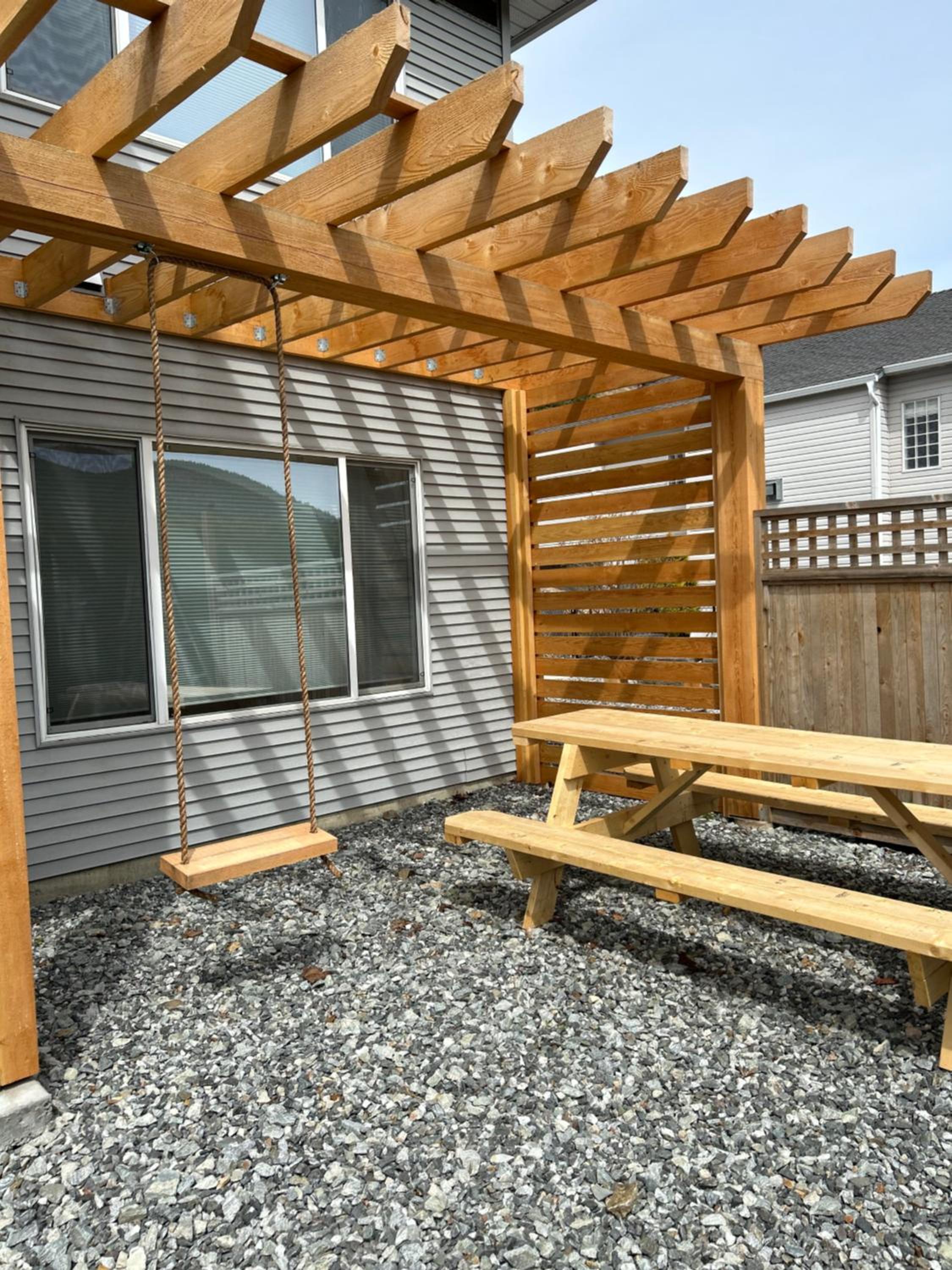 Relaxing 3 bedroom suite, near Silver Star Resort