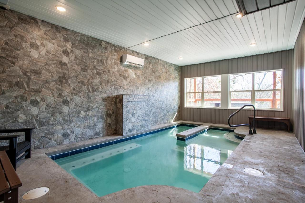 Luxe Lodge View Heated Pool Hot Tub Games view 3
