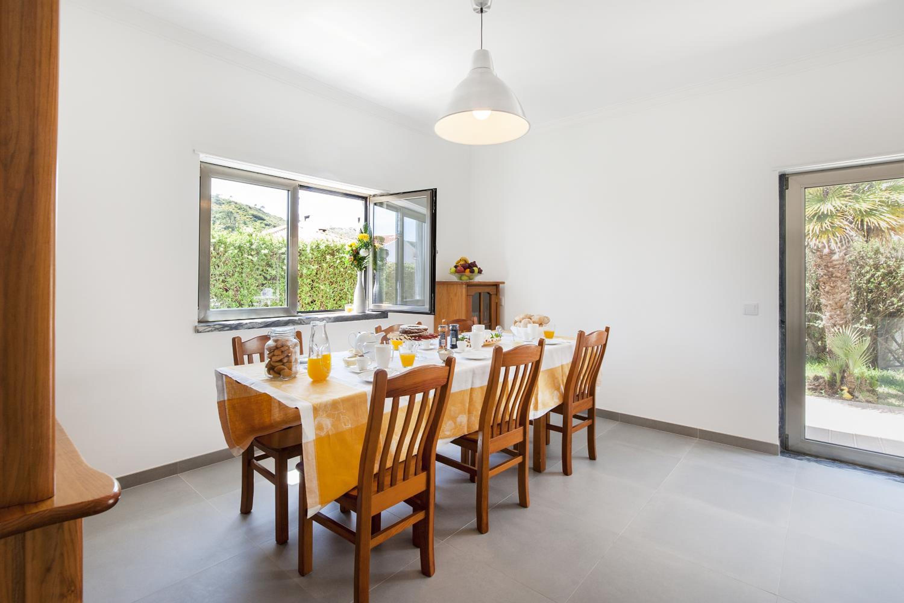 Beachouse - Surf, Bed & Breakfast