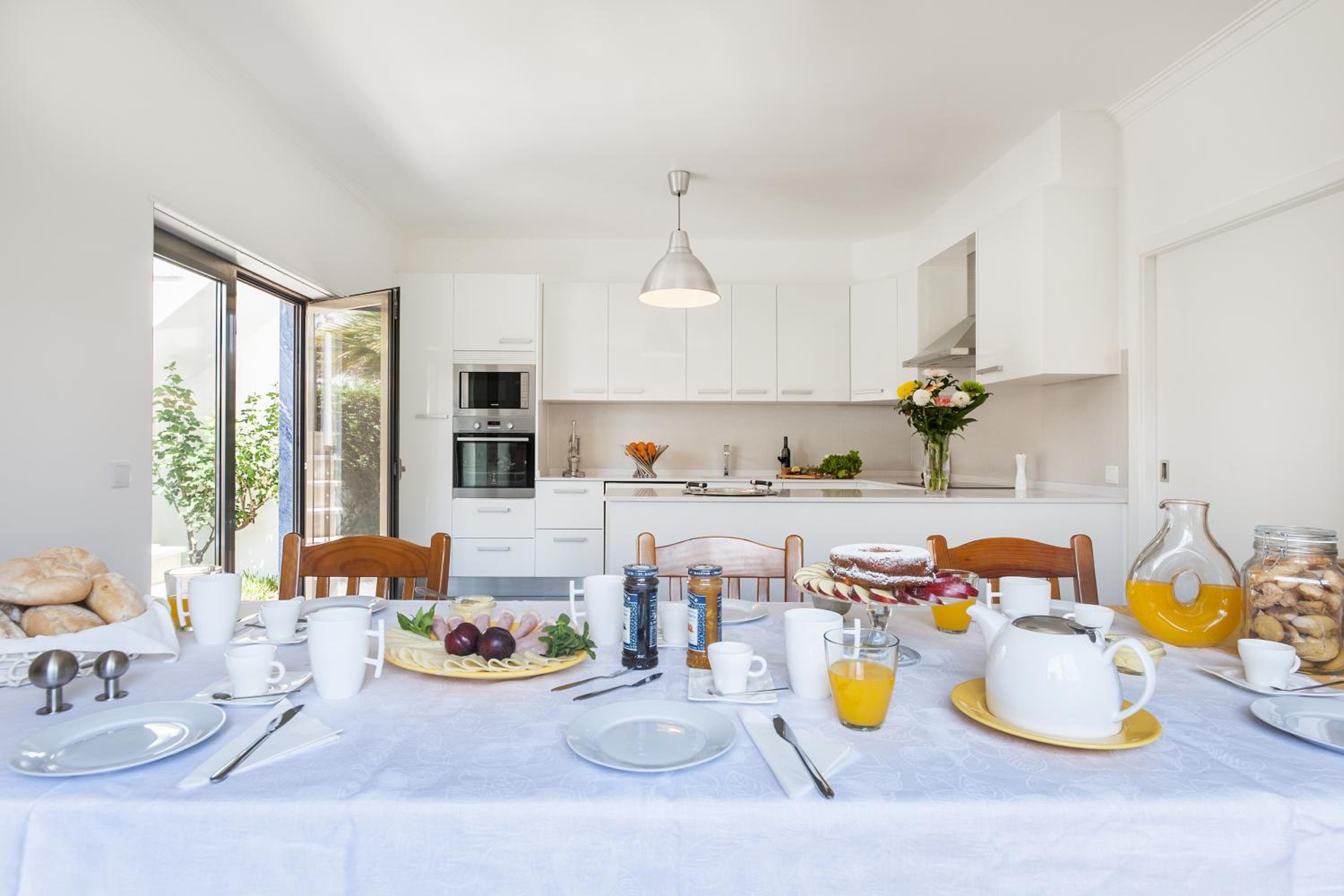Beachouse - Surf, Bed & Breakfast