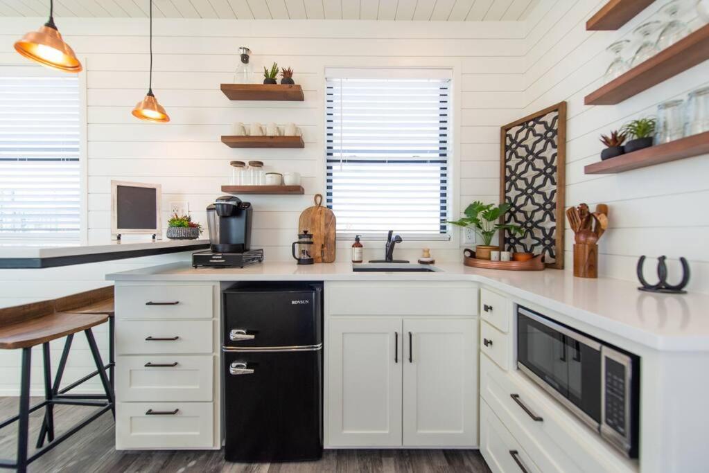 The Longhorn Stunning Container Home-In Alpine view 3