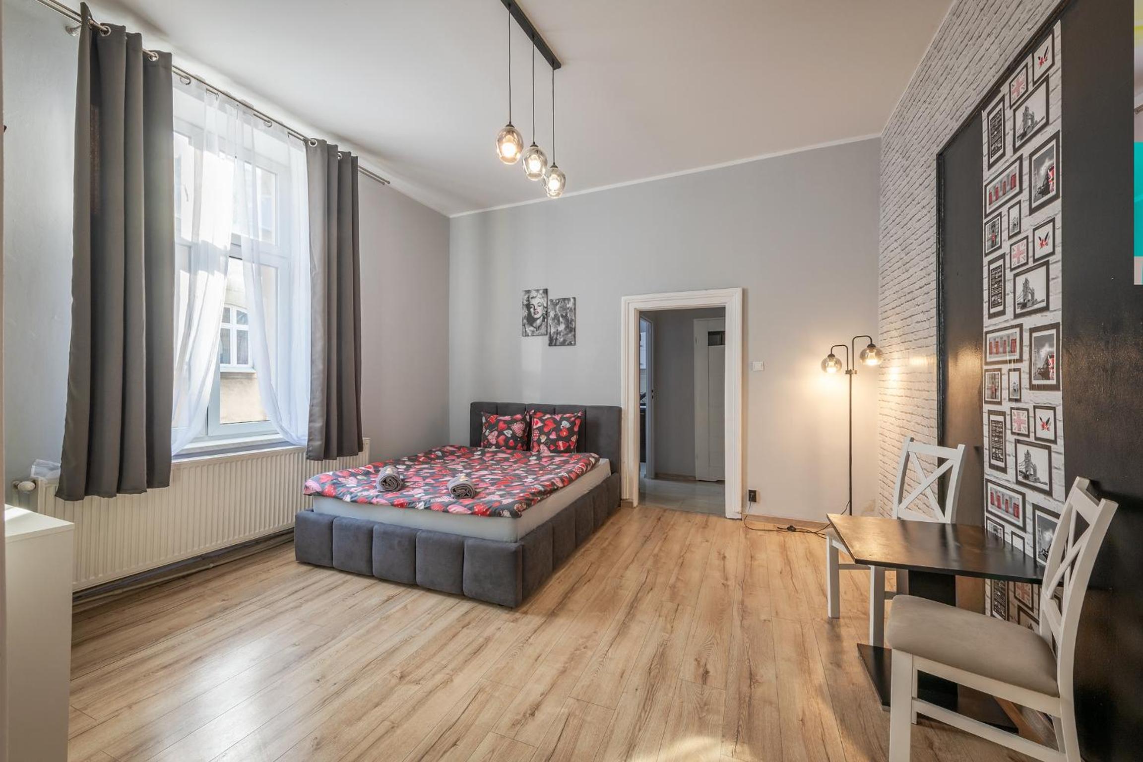 Queen Apartments