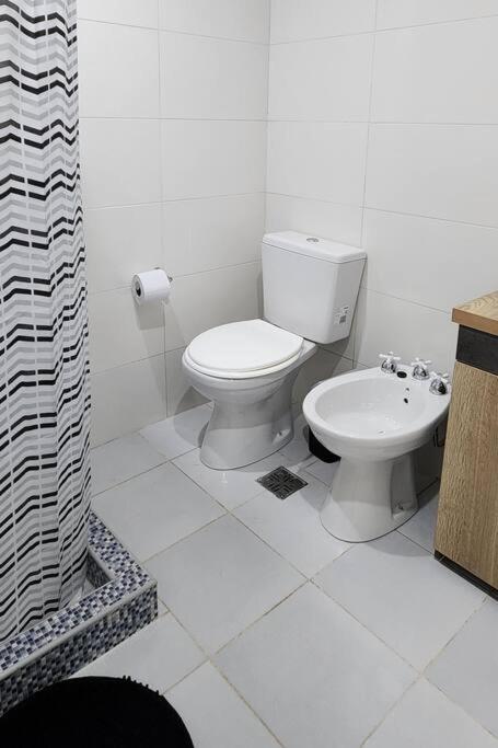 Cómodo estudio mono ambiente en casa familiar