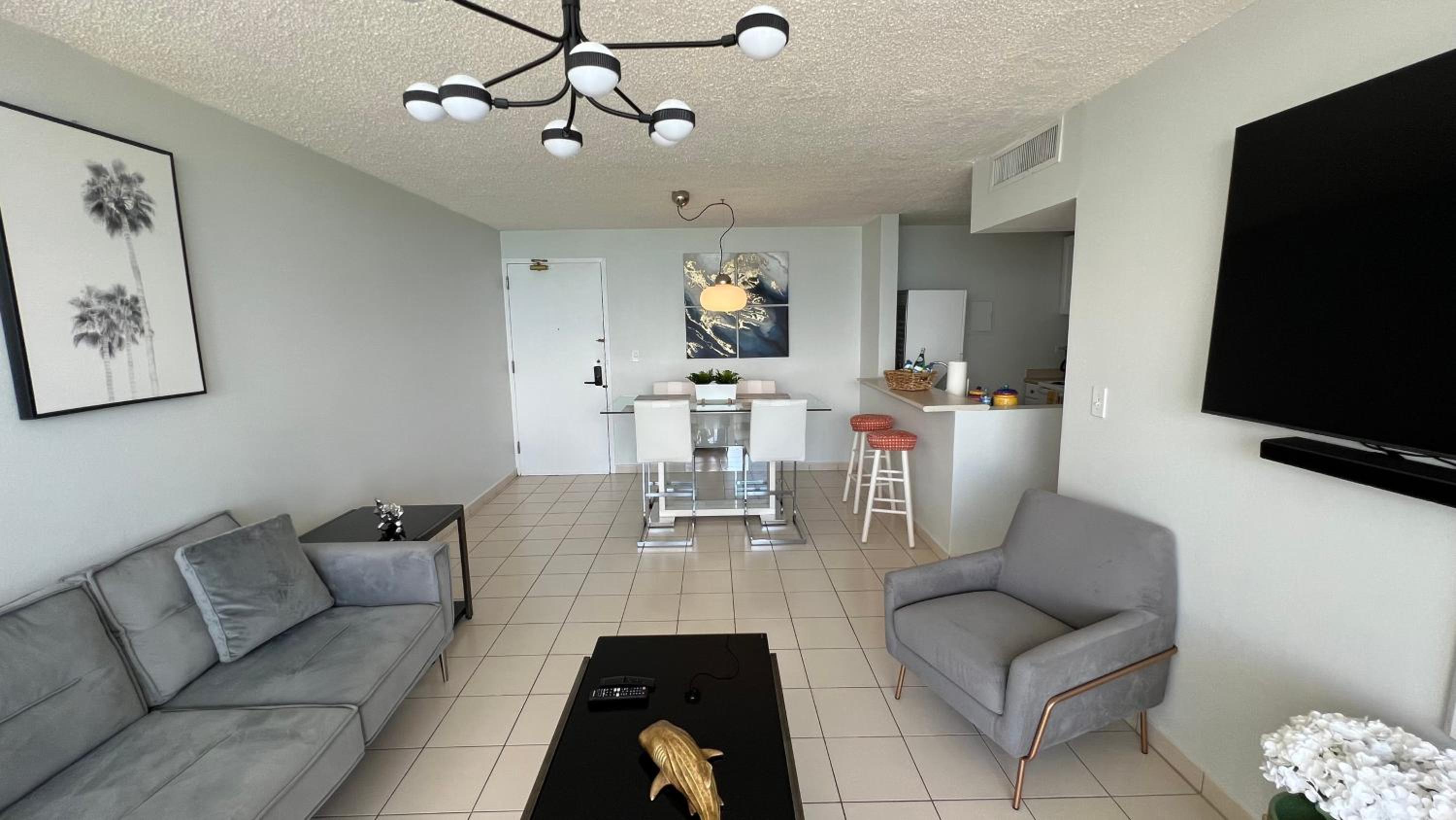 Beach front 2 bedroom & bath in Isla Verde view 4