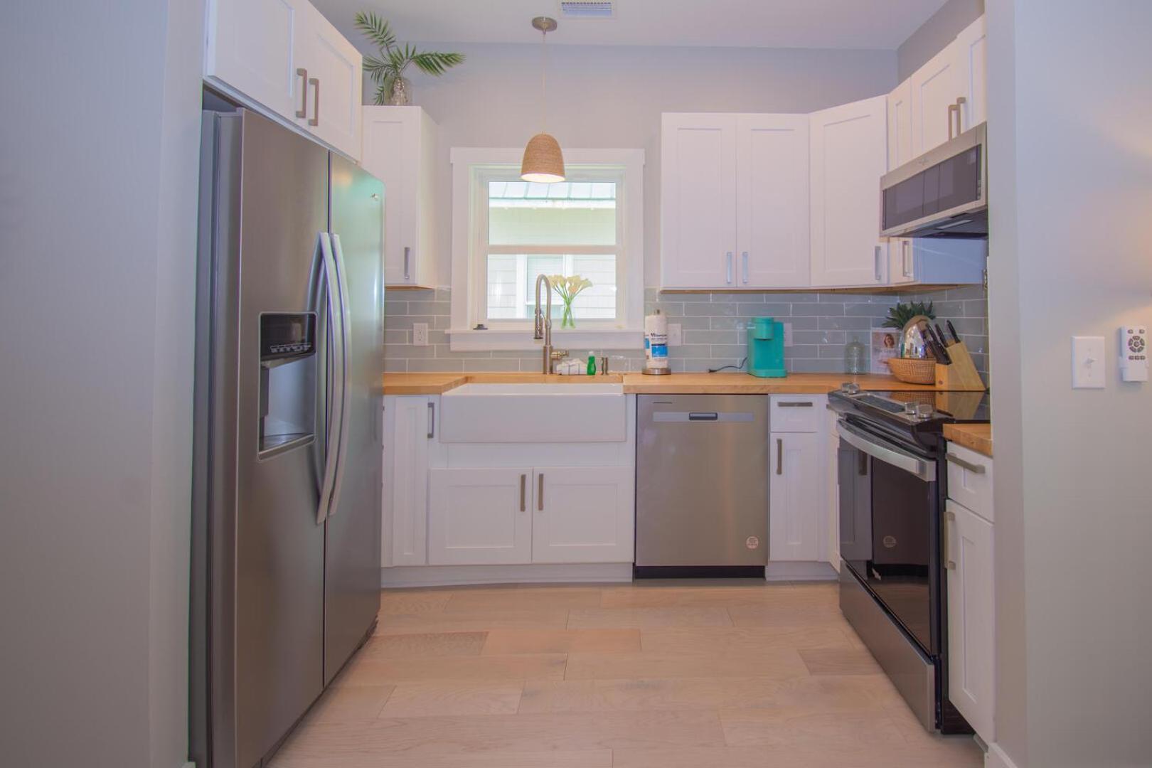 Charming 2 Bed 2 Bath Home near Ocean Creek Golf Course view 2