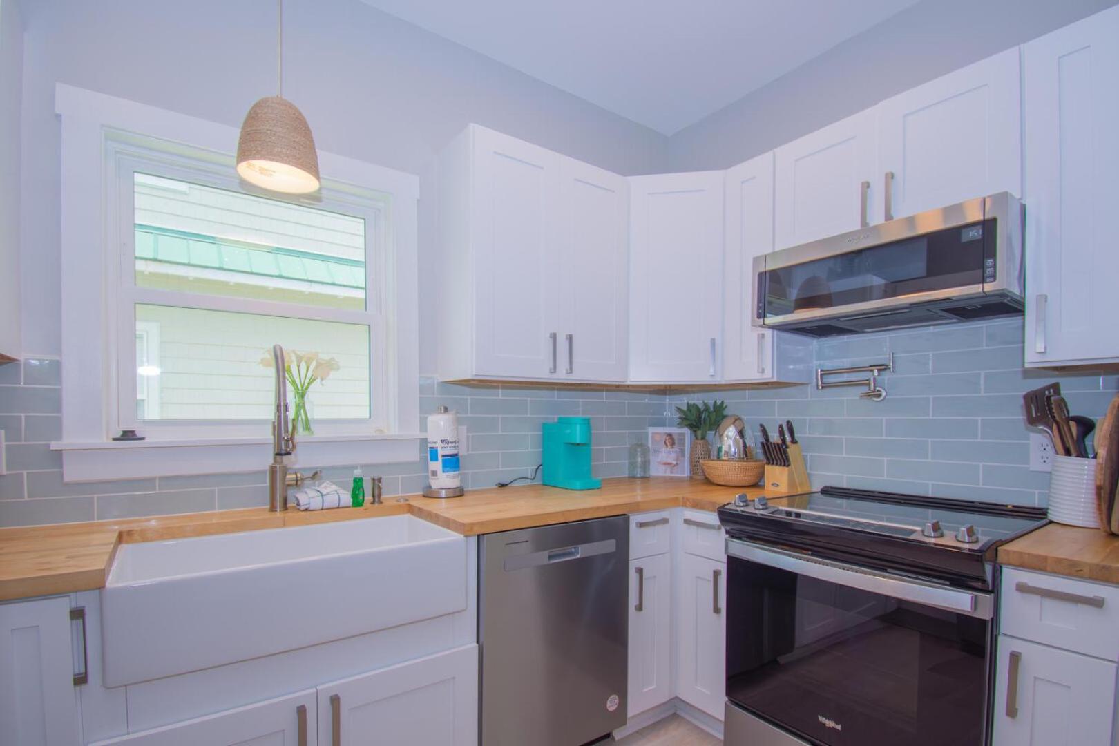 Charming 2 Bed 2 Bath Home near Ocean Creek Golf Course view 3