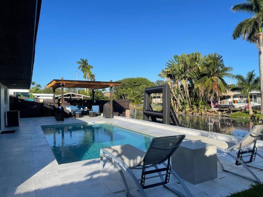 Modern pool home on the lake near Hardrock FLL airport 4