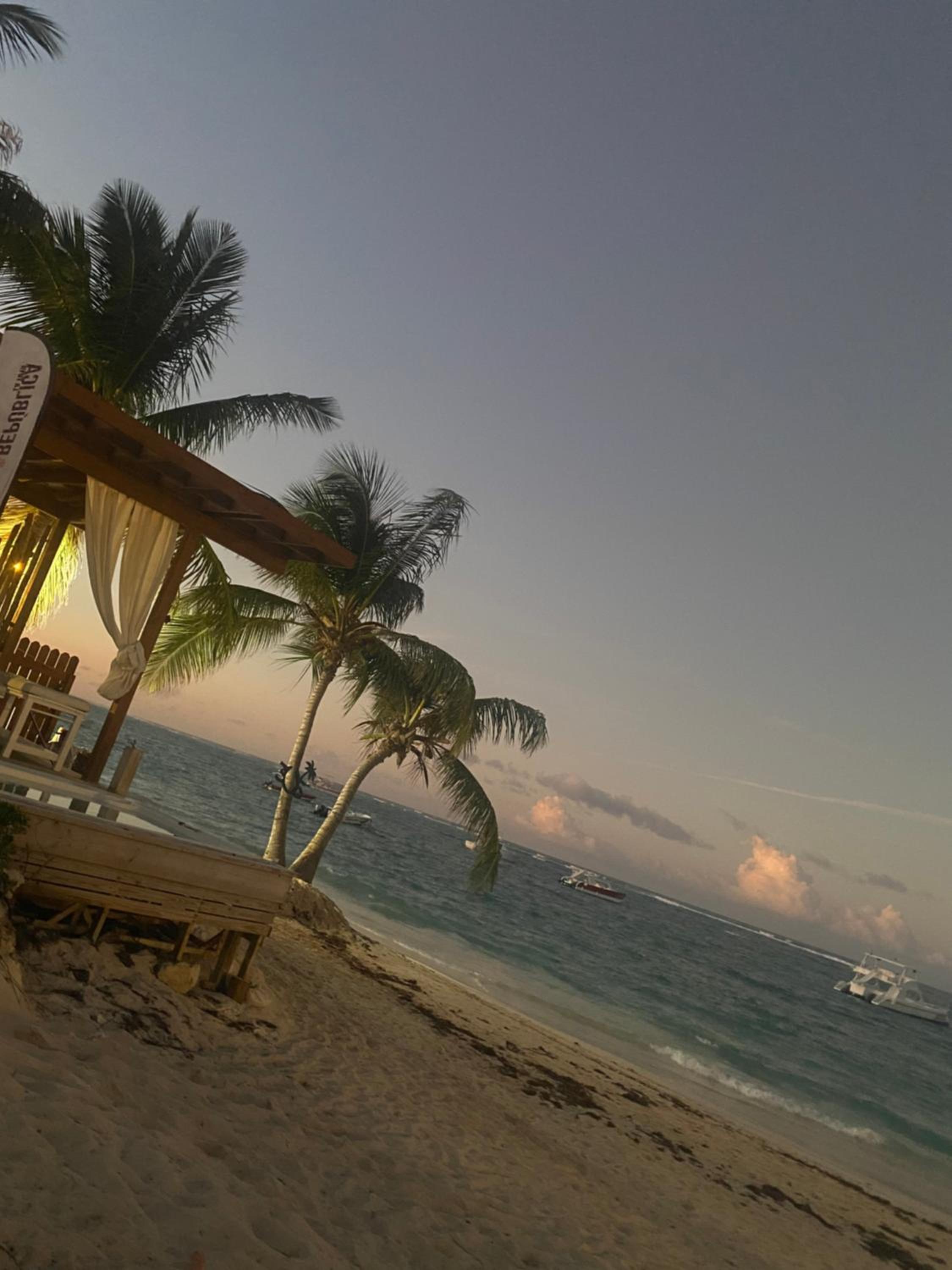 Madonna Pool Beach los Corales