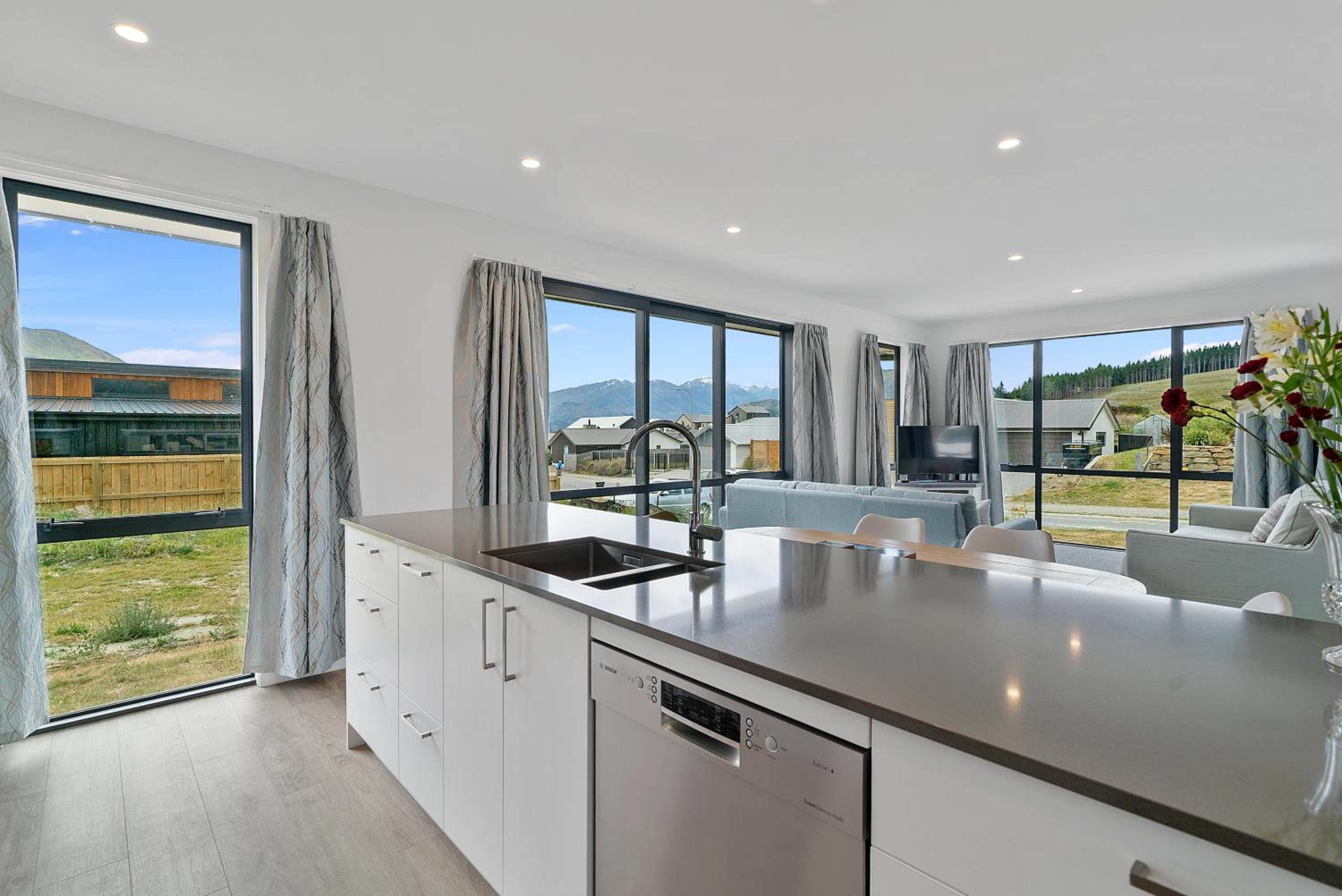 Aubrey Views - Wanaka Holiday Home view 5