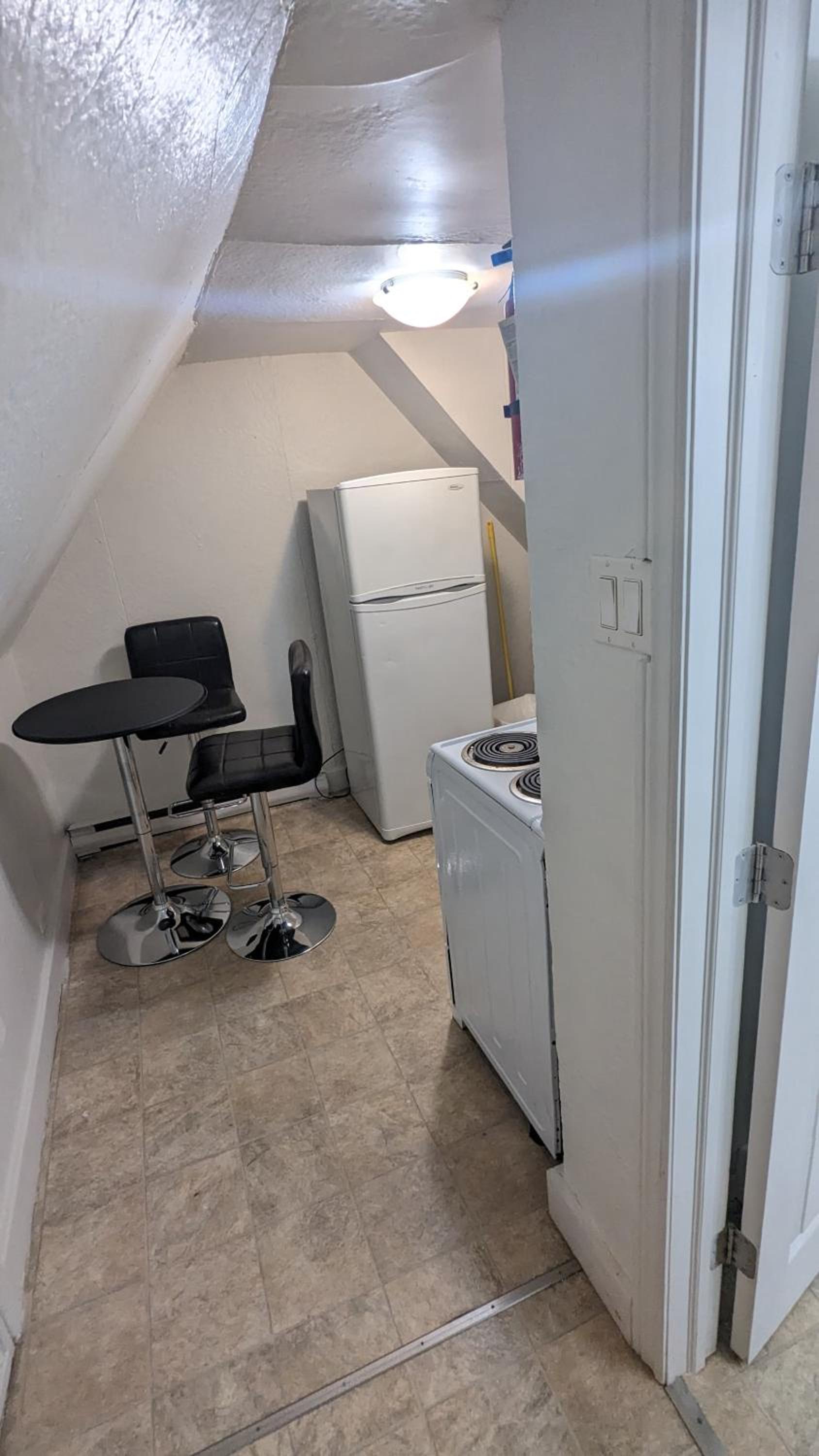 Cozy downtown one bedroom free parking