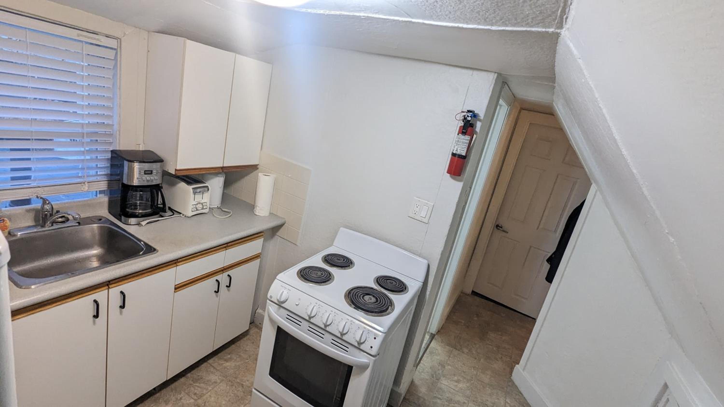 Cozy downtown one bedroom free parking