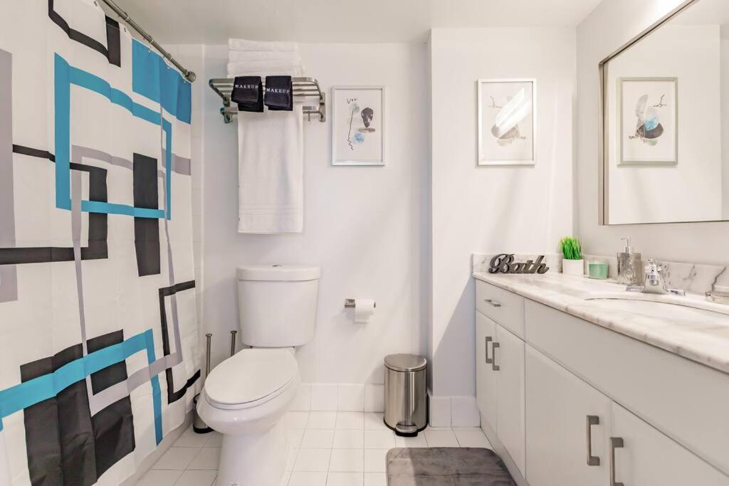 Upscale Brickell 2 bedroom with water views and free parking