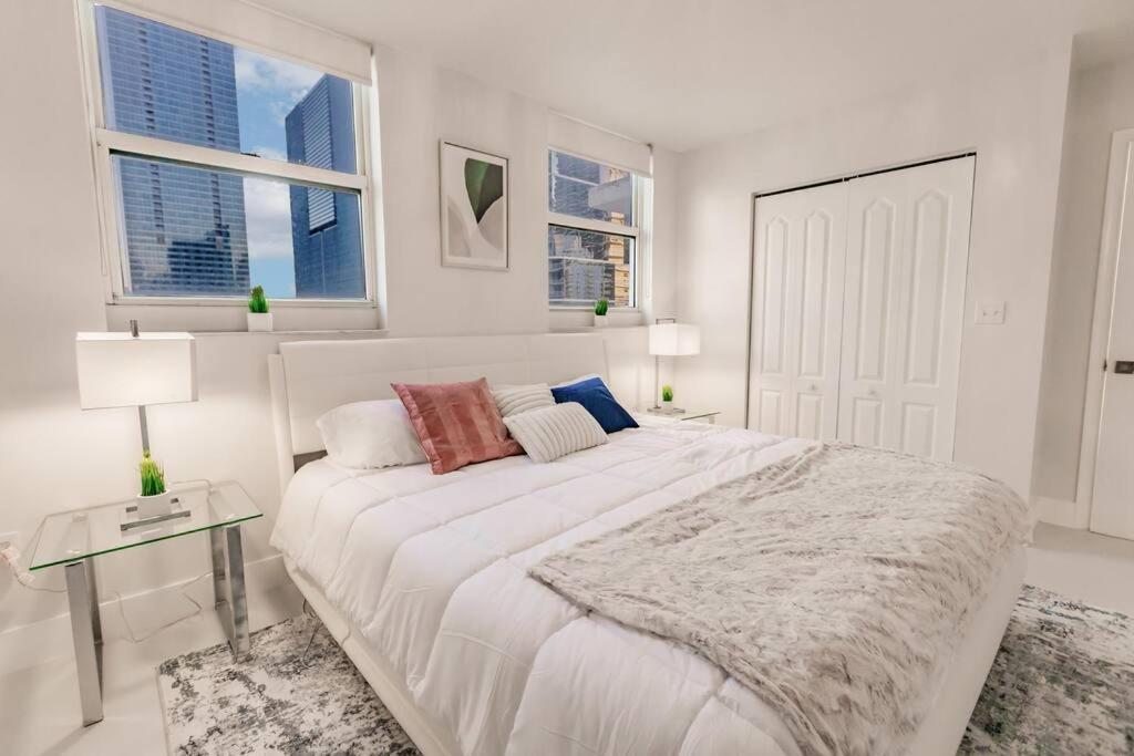 Upscale Brickell 2 bedroom with water views and free parking