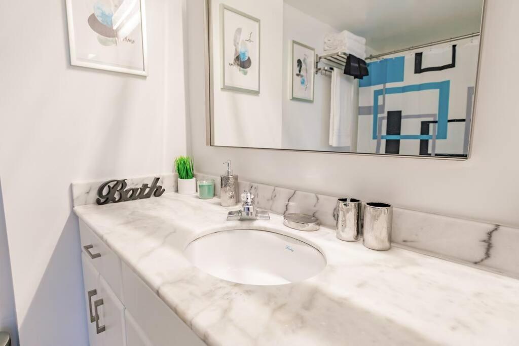 Upscale Brickell 2 bedroom with water views and free parking