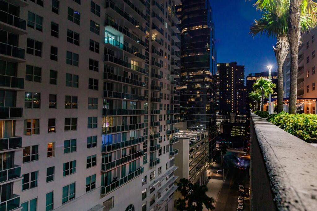 Upscale Brickell 2 bedroom with water views and free parking