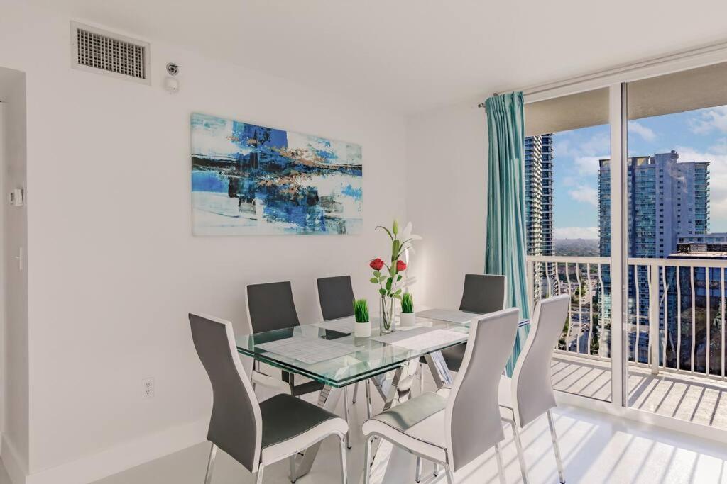 Upscale Brickell 2 bedroom with water views and free parking