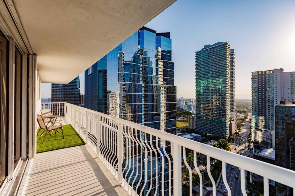 Upscale Brickell 2 bedroom with water views and free parking