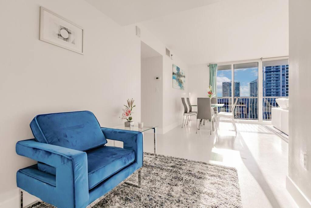 Upscale Brickell 2 bedroom with water views and free parking