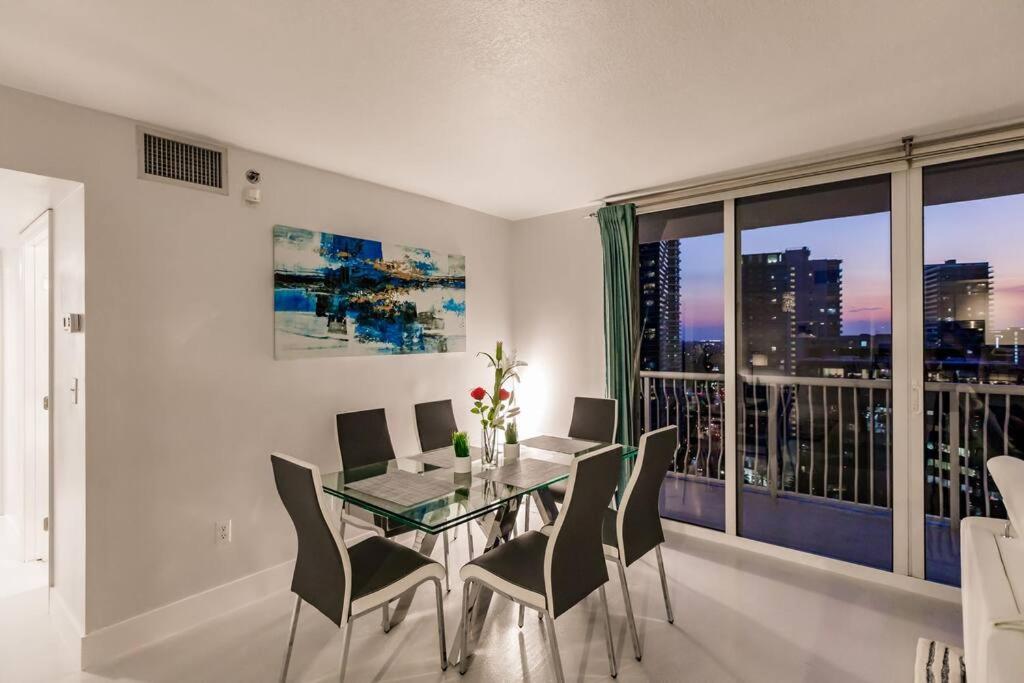 Upscale Brickell 2 bedroom with water views and free parking