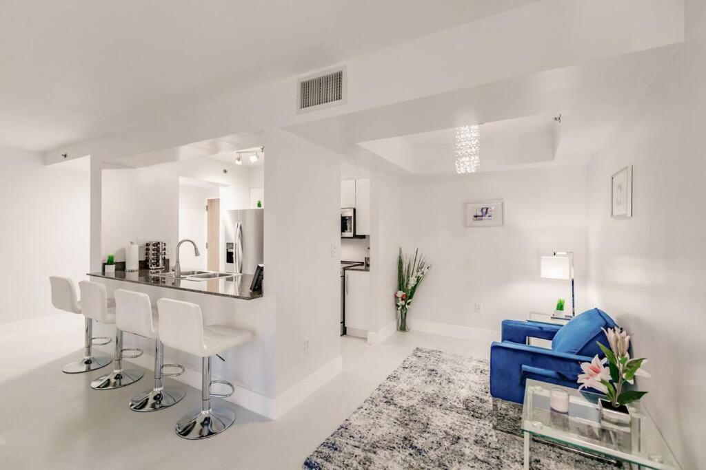 Upscale Brickell 2 bedroom with water views and free parking