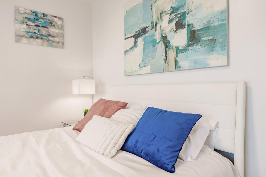 Upscale Brickell 2 bedroom with water views and free parking