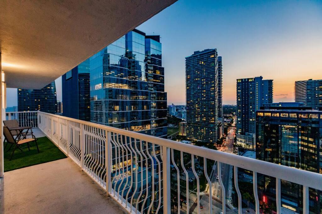 Upscale Brickell 2 bedroom with water views and free parking