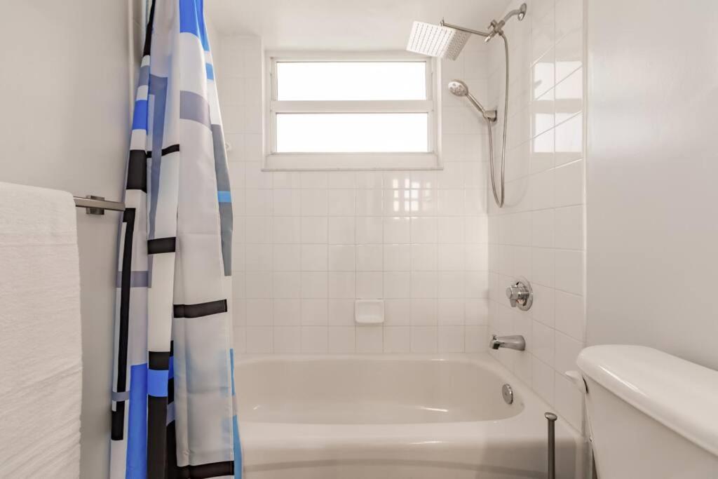 Upscale Brickell 2 bedroom with water views and free parking