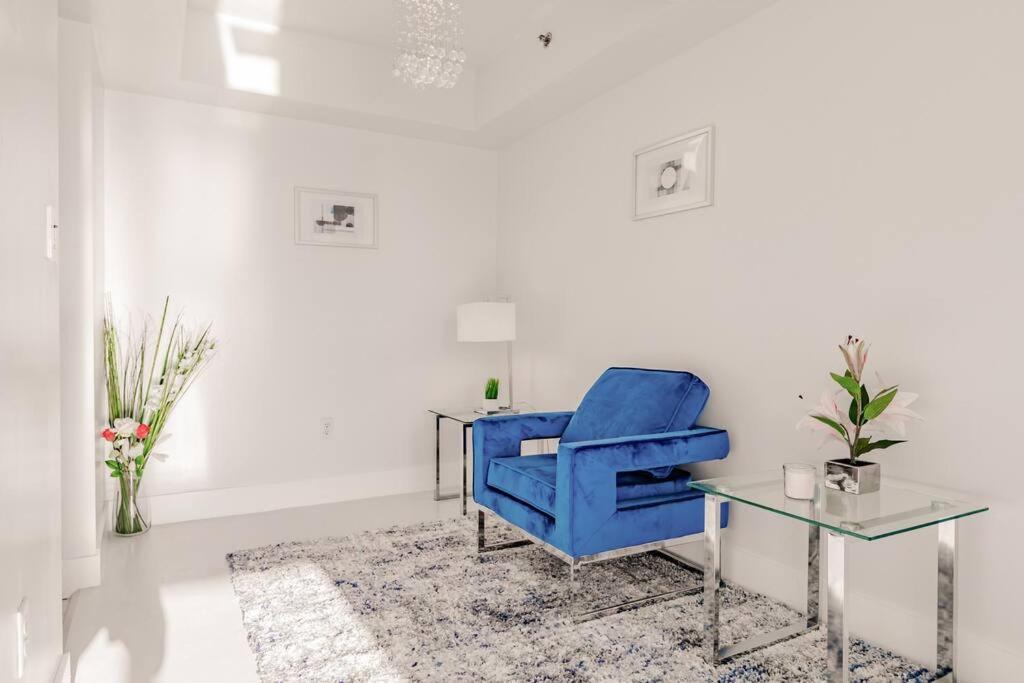 Upscale Brickell 2 bedroom with water views and free parking