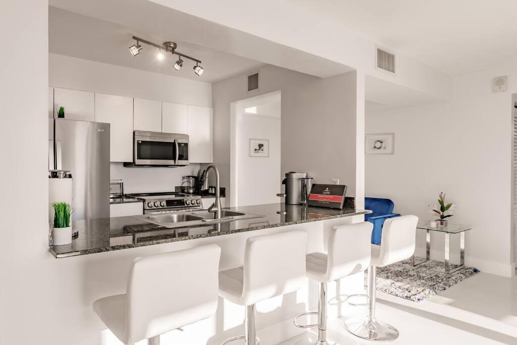 Upscale Brickell 2 bedroom with water views and free parking
