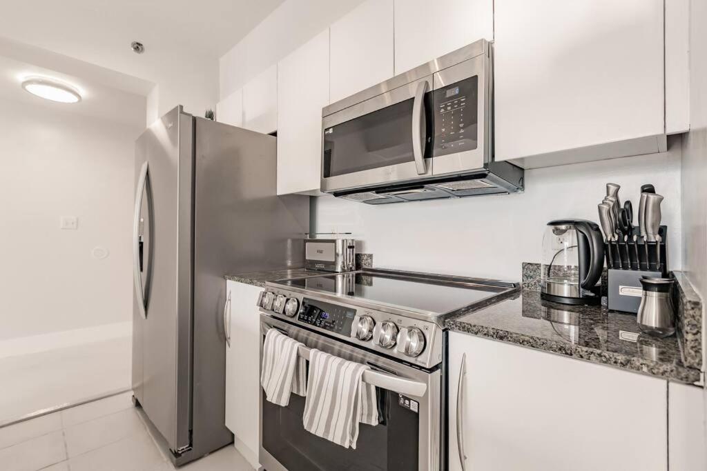 Upscale Brickell 2 bedroom with water views and free parking