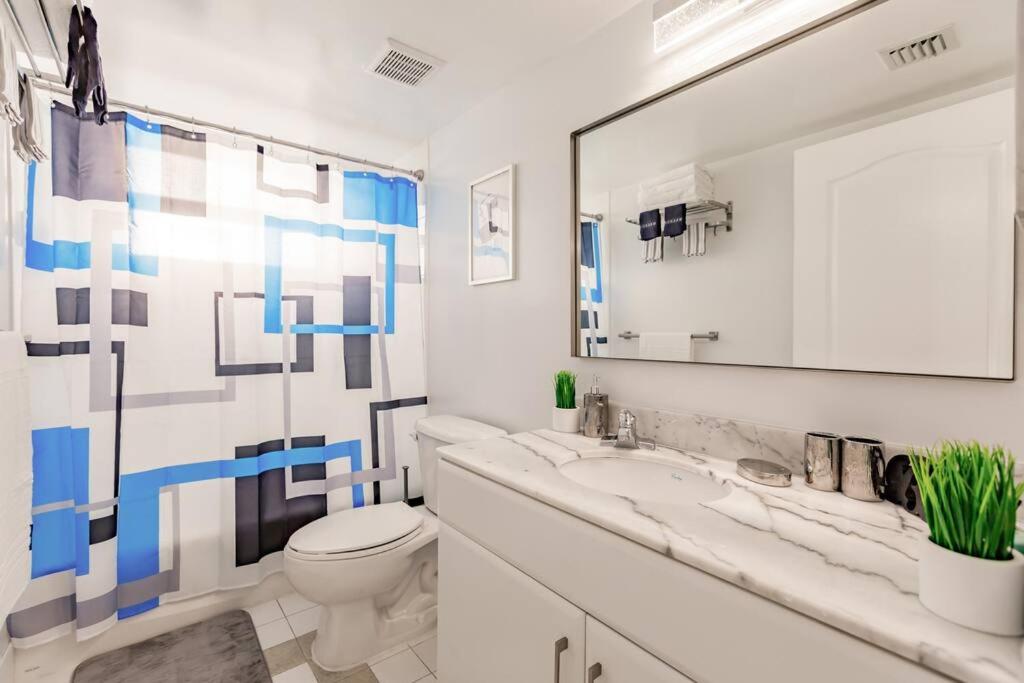 Upscale Brickell 2 bedroom with water views and free parking