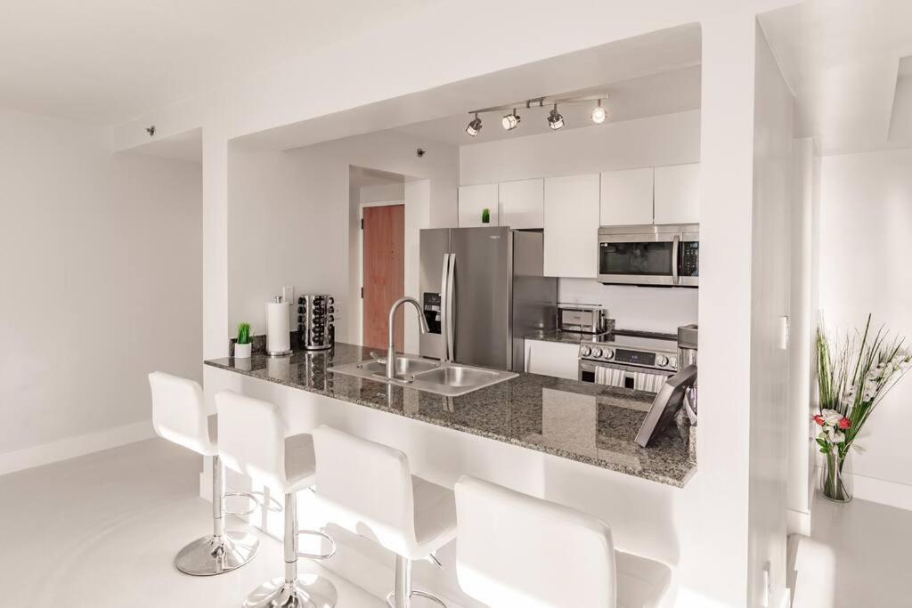 Upscale Brickell 2 bedroom with water views and free parking