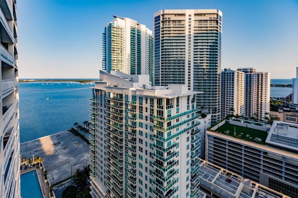 Upscale Brickell 2 bedroom with water views and free parking