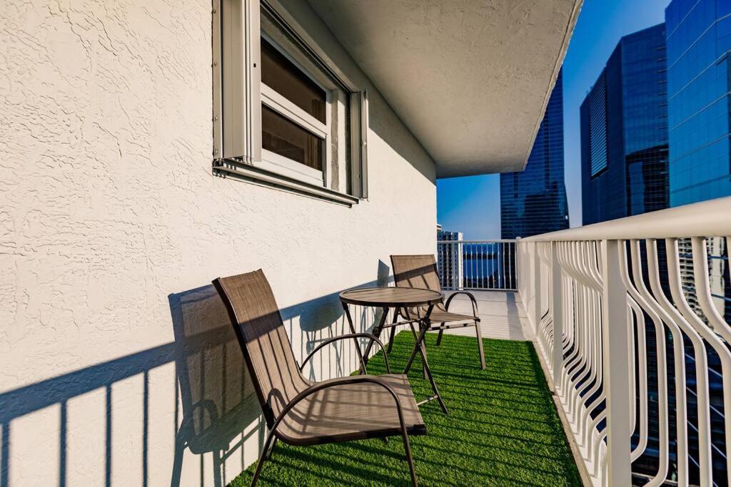 Upscale Brickell 2 bedroom with water views and free parking