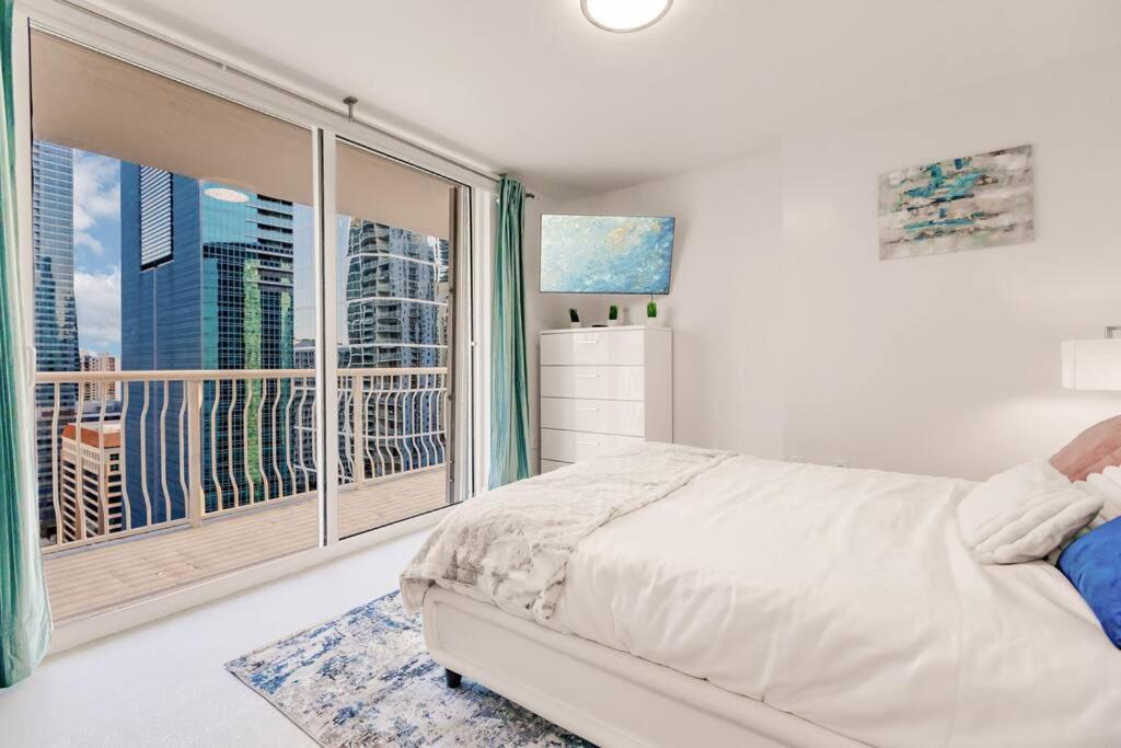 Upscale Brickell 2 bedroom with water views and free parking
