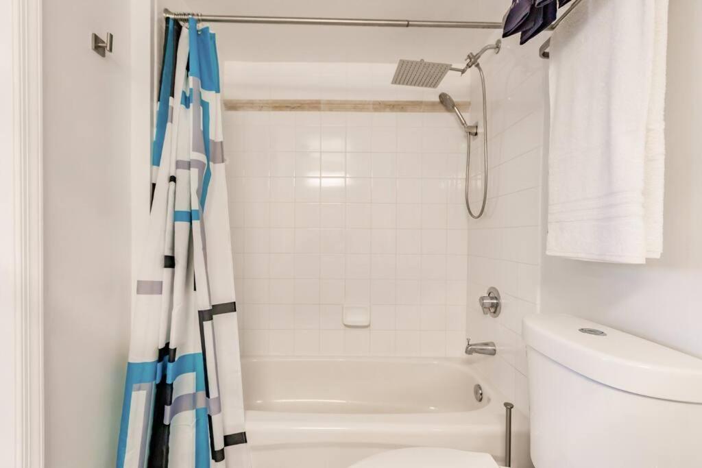 Upscale Brickell 2 bedroom with water views and free parking