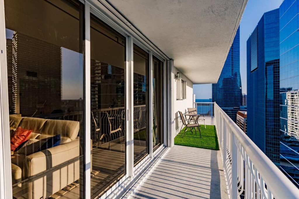 Upscale Brickell 2 bedroom with water views and free parking