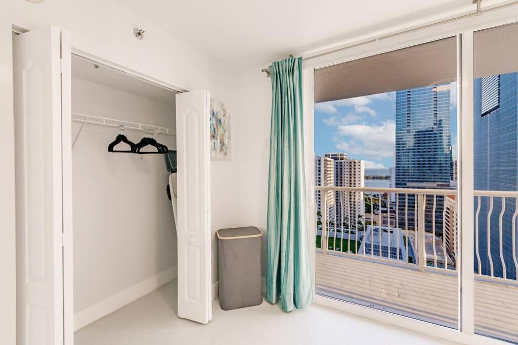 Upscale Brickell 2 bedroom with water views and free parking