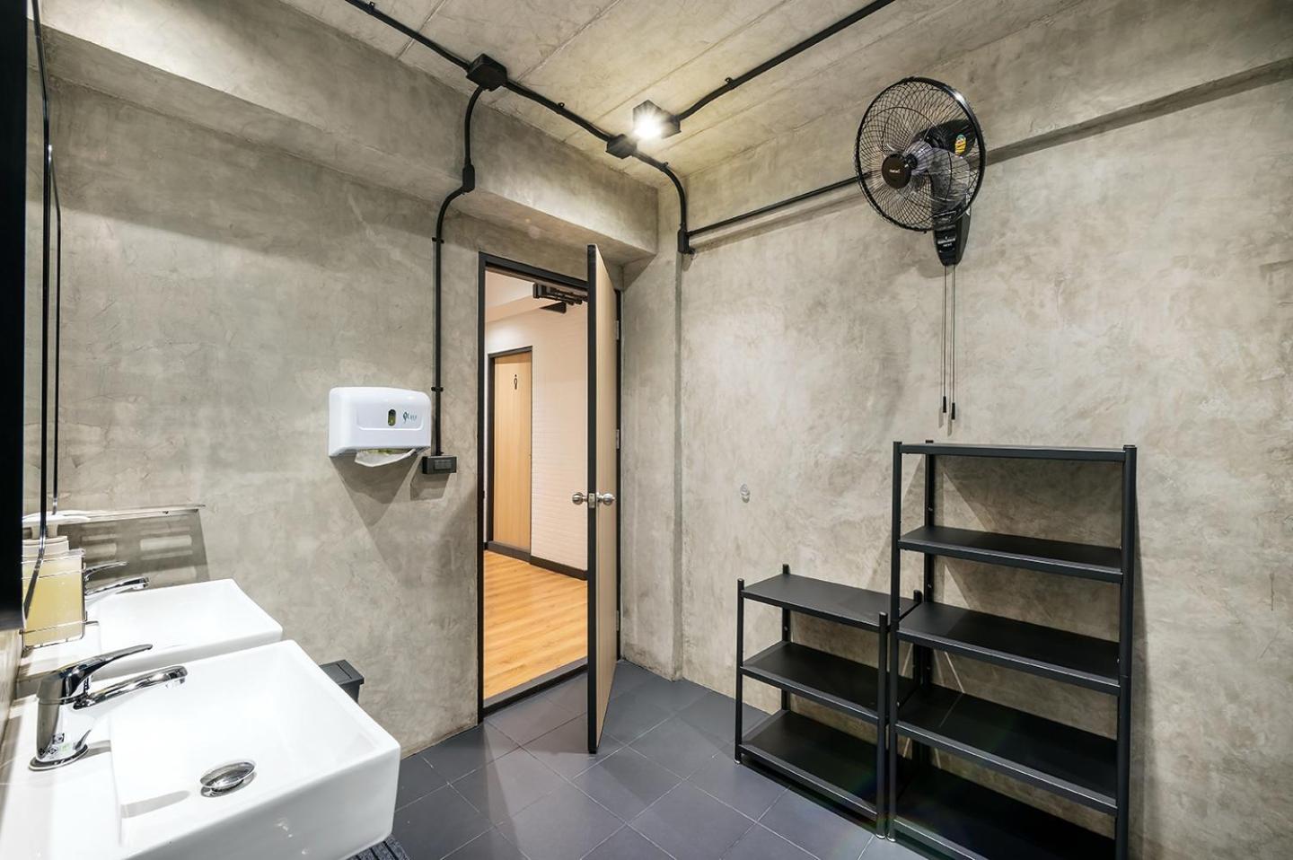 Siam Subway Hostel and Café
