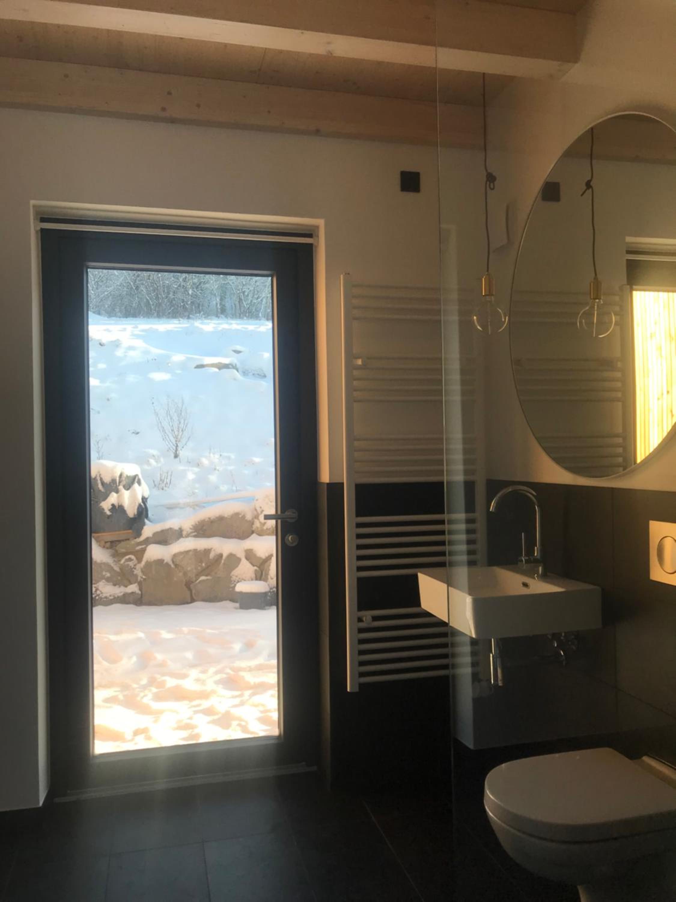 Modernes, ökologisches Design Ferienhaus in der Eifel Vulkaneifel I 2 Schlafzimmer, Sauna, Yoga & Kaminofen, schnelles WLAN & Arbeitsplatz
