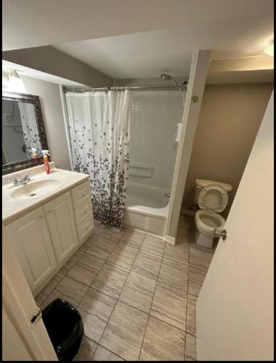Cozy room near Pickering OPG