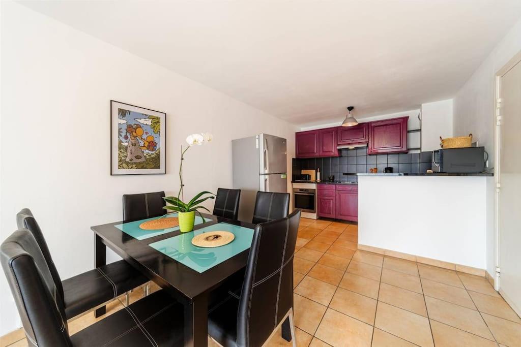 JADE - Appt 2 chb - 4 personnes - à 200 m du lagon de Saint-Pierre - Résidence avec belle piscine et parking privé - sur le front de mer et à 2 pas du cent