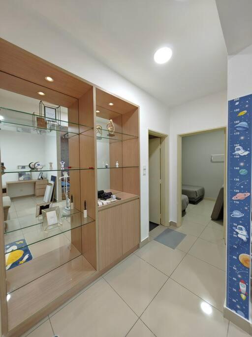 Space Themed KLCC View Condominium @ 6-8 PAX