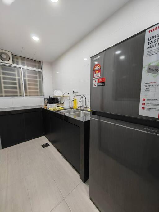 Space Themed KLCC View Condominium @ 6-8 PAX