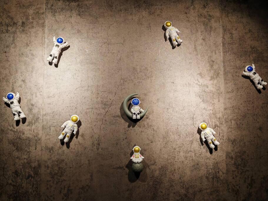 Space Themed KLCC View Condominium @ 6-8 PAX
