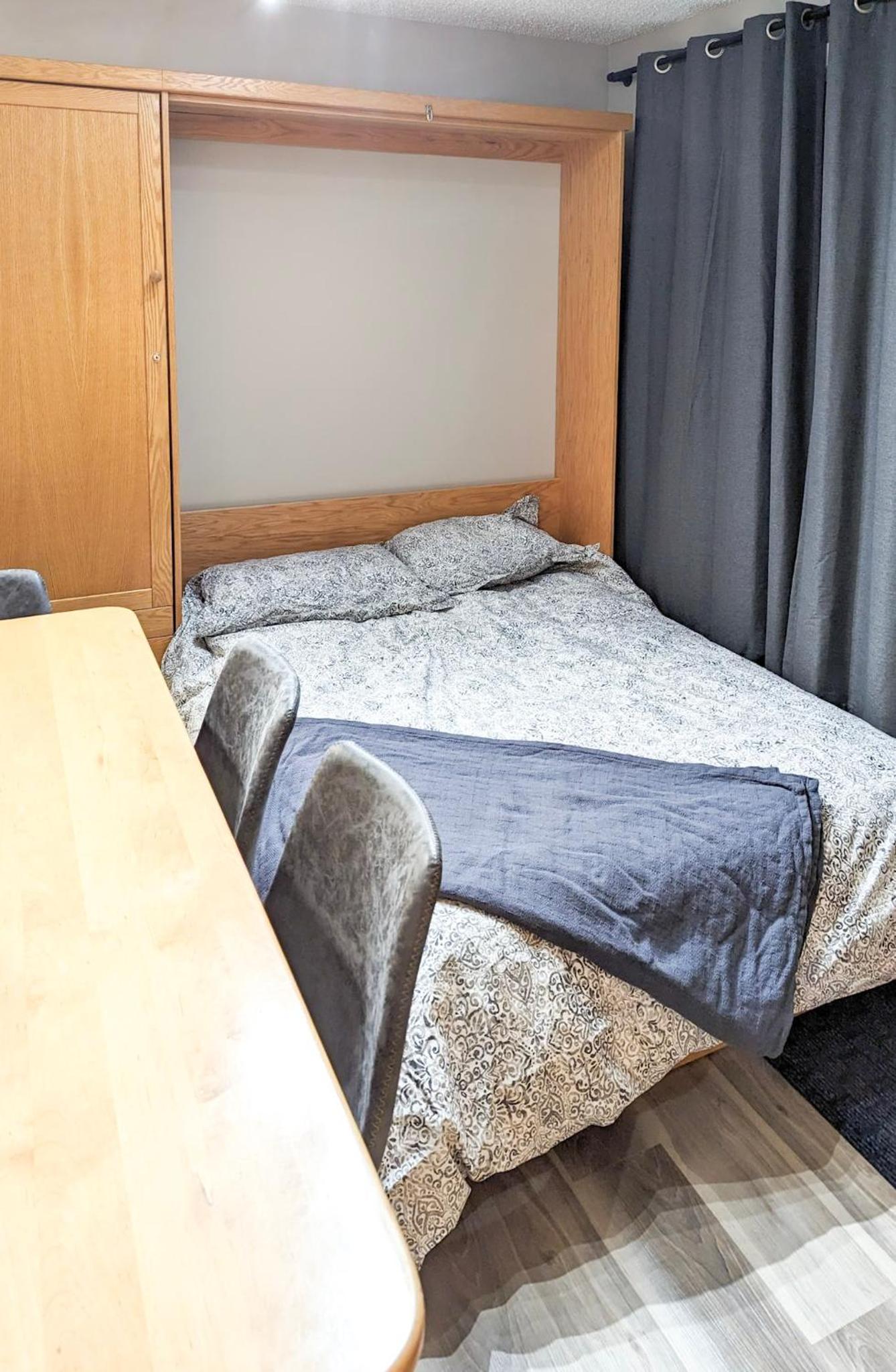 2 Bedroom and Wall Bed Mountain Getaway Ski In Ski Out Condo with Hot Pools Sleeps 8 - Image 5