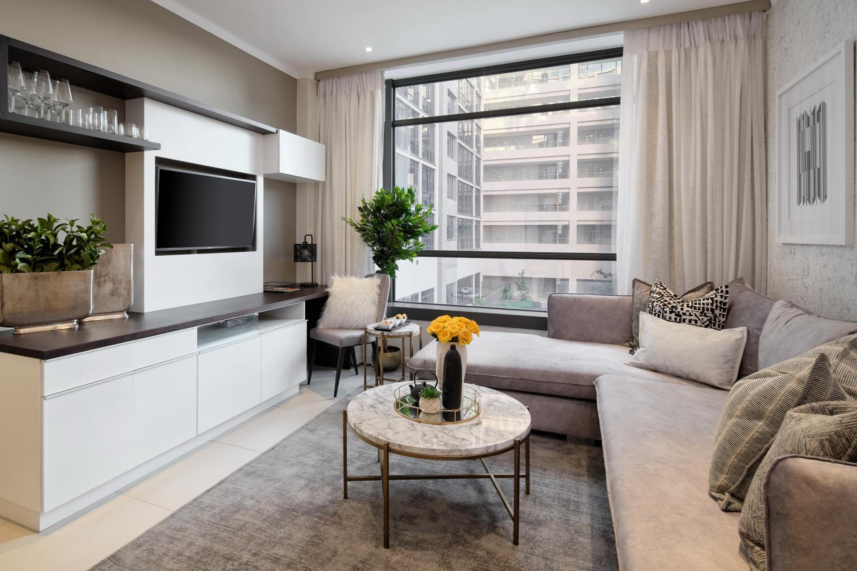 Sandton Apartment 15 West Road South