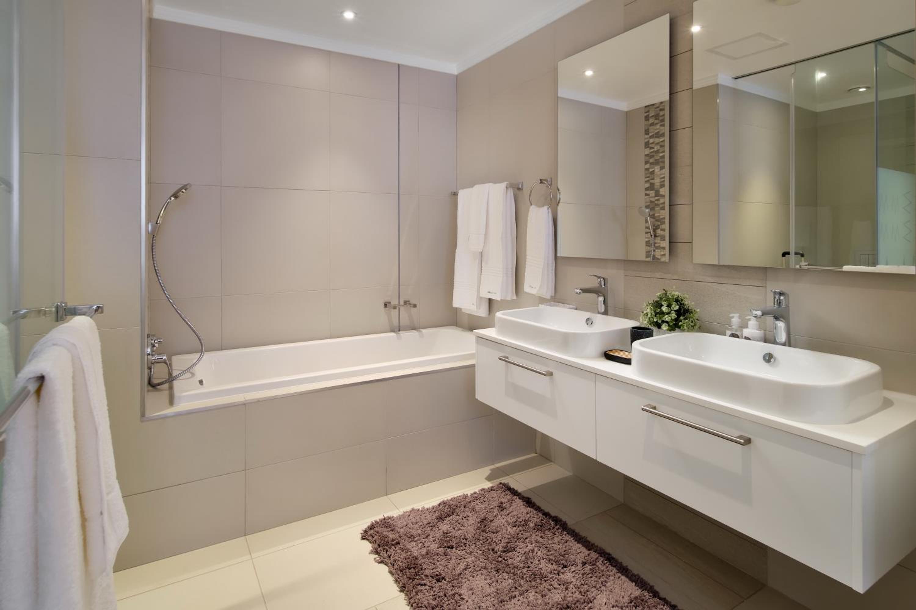 Sandton Apartment 15 West Road South