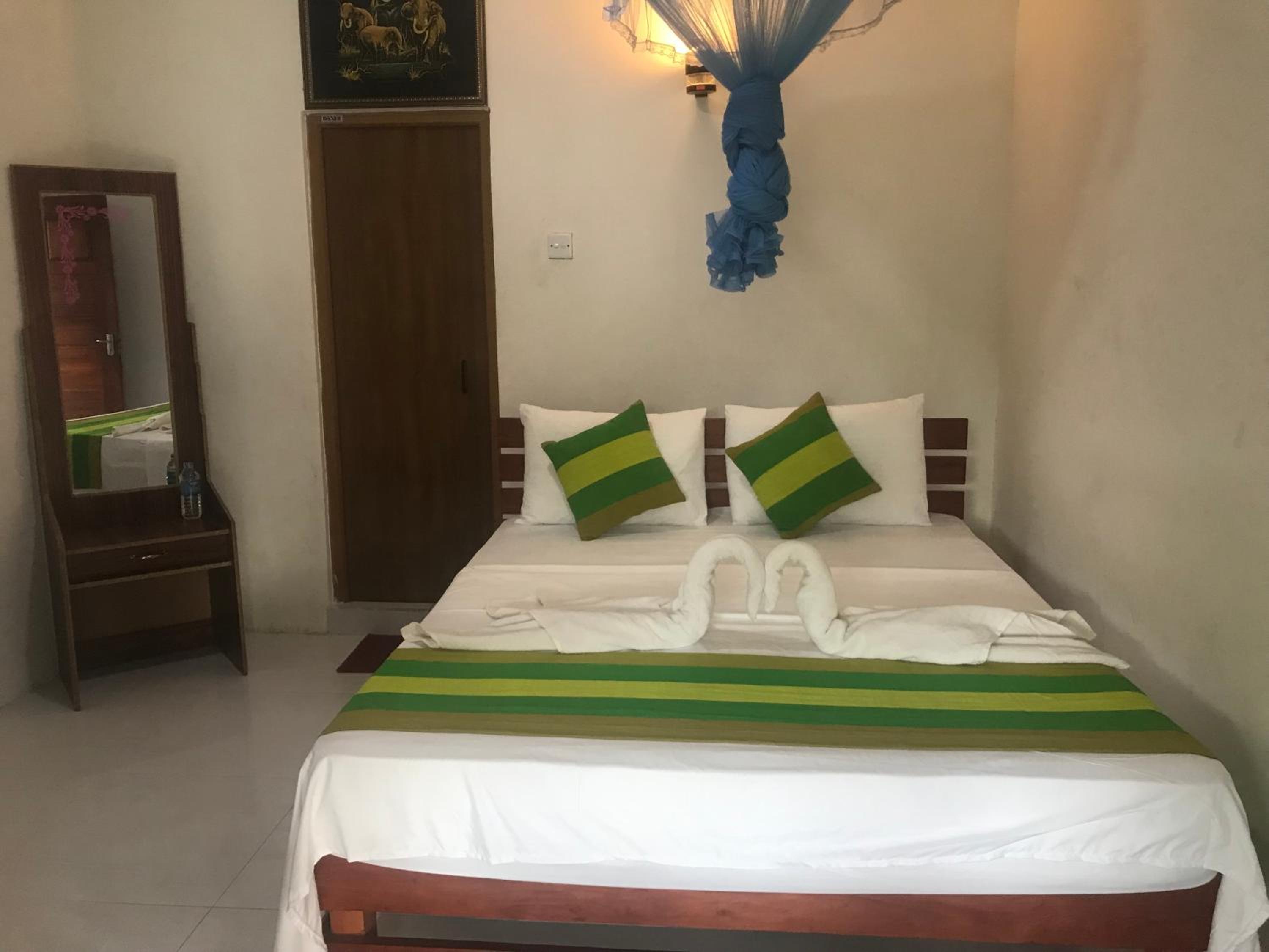 Rustle Hill Home Stay-Ella view 3