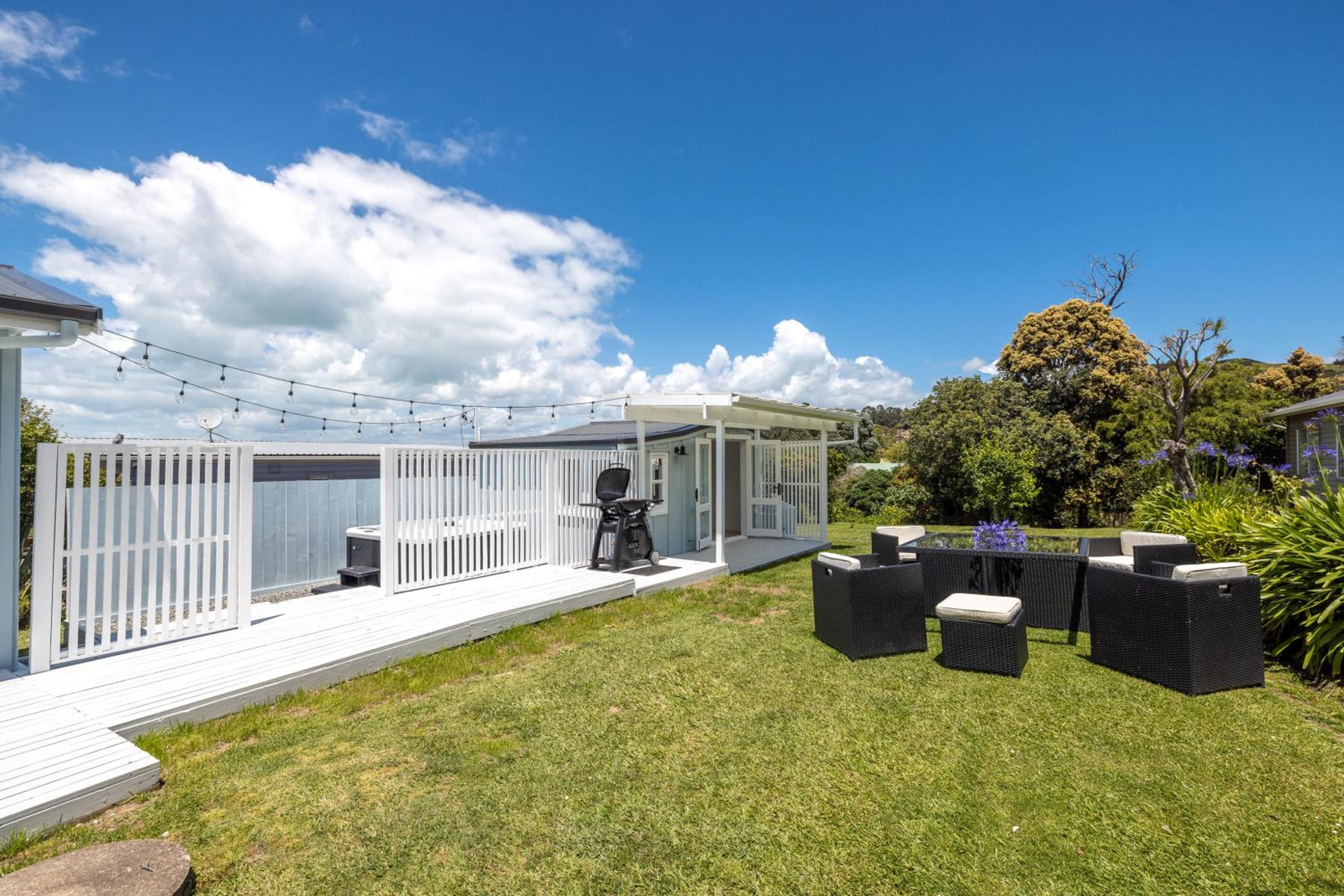 Coco Grove Oneroa - Waiheke Retreat with Spa view 2